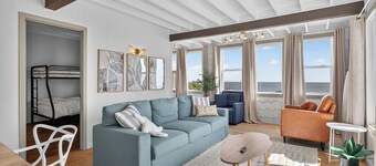 Waterfront Bliss – Le Petit Paradis