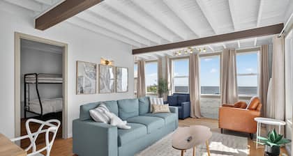 Waterfront Bliss – Le Petit Paradis