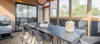 Huge modern chalet with spa and lake access