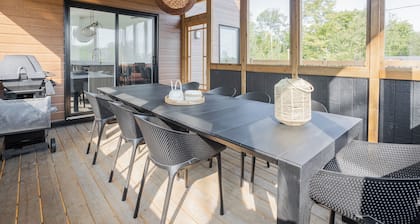 Huge modern chalet with spa and lake access