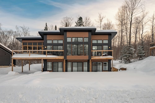 Huge modern chalet with spa and lake access