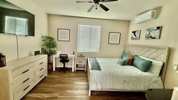 1 habitación, tabla de planchar con plancha, internet y ropa de cama