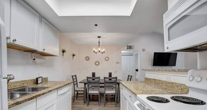 2-bedroom condo in amazing Las Vegas with patio and AC