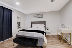 2 bedrooms, iron/ironing board, WiFi