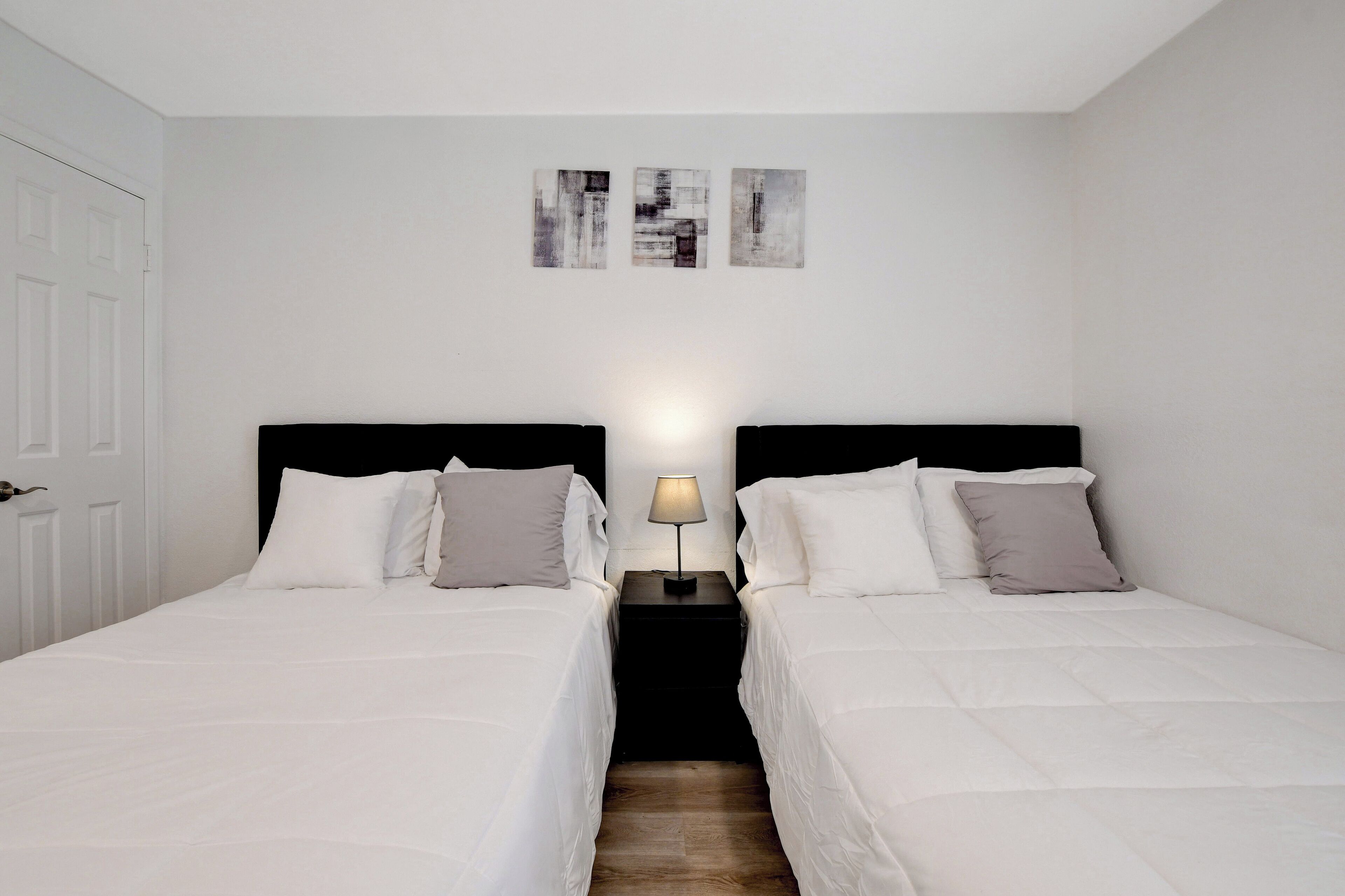 2 bedrooms, iron/ironing board, WiFi