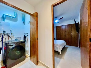 2 chambres, fer et planche à repasser, Wi-Fi, draps fournis