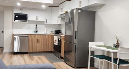 7 minutes to West Edmonton Mall! Entire basement suite in West Edmonton