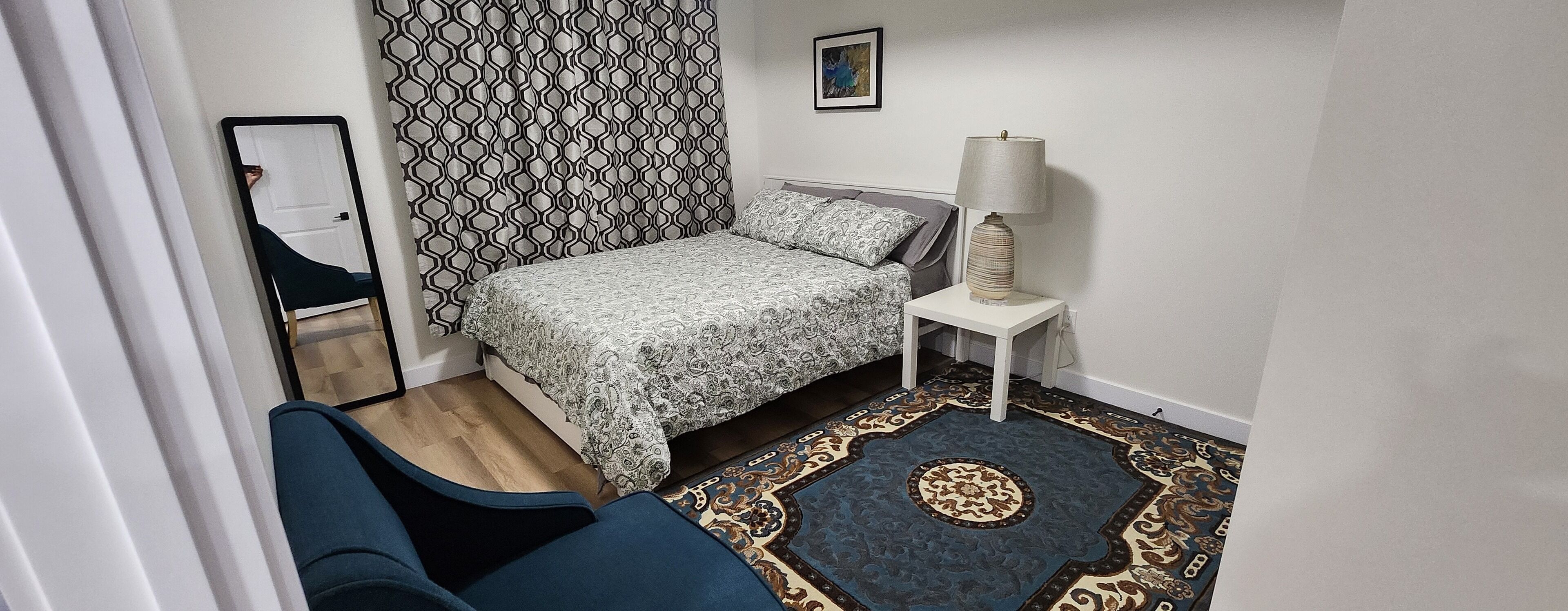 1 habitación, escritorio, tabla de planchar con plancha y wifi gratis 