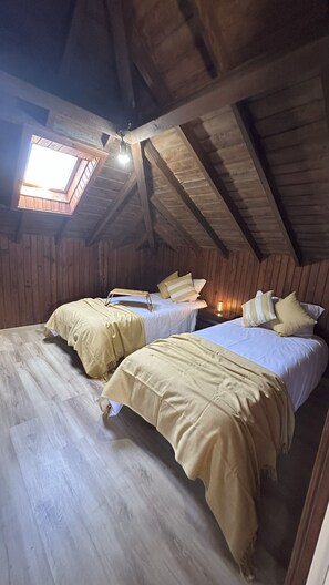 4 quartos, Wi-Fi de cortesia, roupa de cama