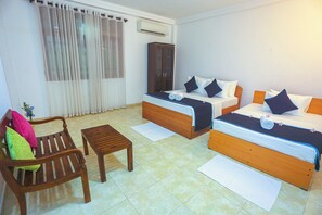 4 habitaciones, tabla de planchar con plancha y acceso a internet