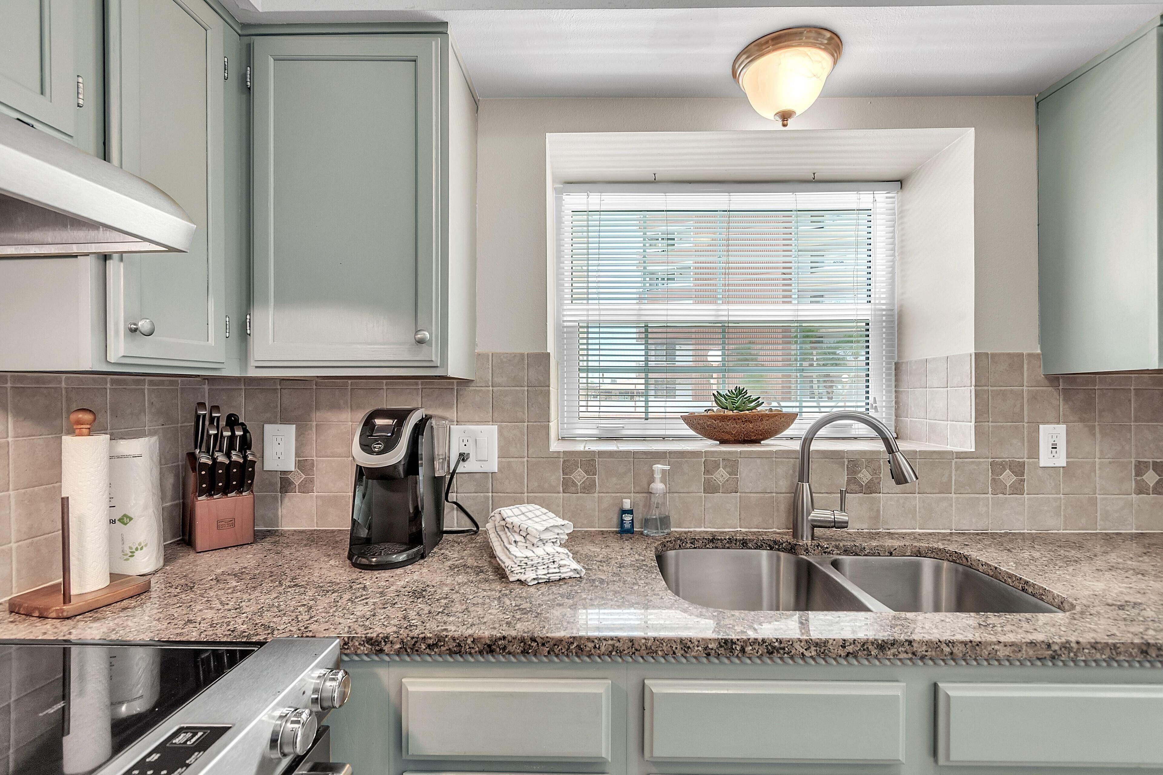 House, 2 Queen Beds (Sunset Reef 112) | Private kitchen