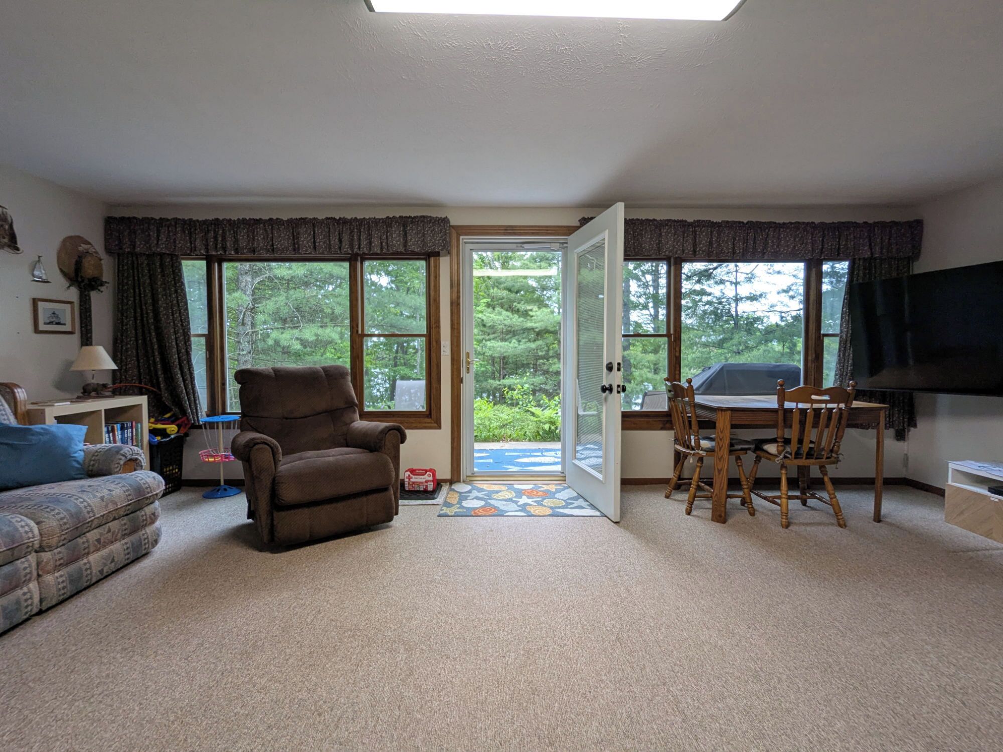 Télévision, cheminée