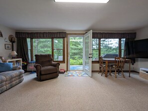 Télévision, cheminée