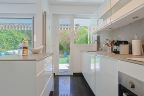 Refrigerador, microondas, horno y lavavajillas 