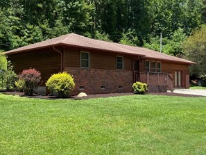 Exterior - Shuler Farm: 3BR House (Robbinsville)