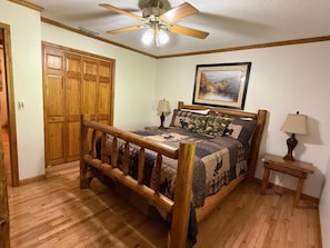 3 habitaciones, tabla de planchar con plancha y ropa de cama 