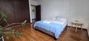 3 quartos, ferros/tábuas de passar roupa, Wi-Fi de cortesia