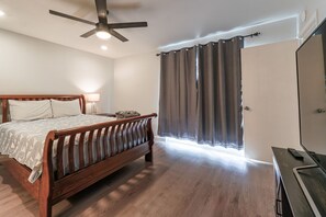 4 bedrooms, iron/ironing board, free WiFi, bed sheets - Beautiful home with backyard (Flower Mound)