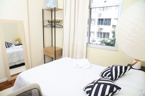 3 bedrooms, internet, bed sheets