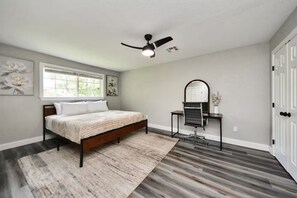 4 bedrooms, iron/ironing board, WiFi, bed sheets