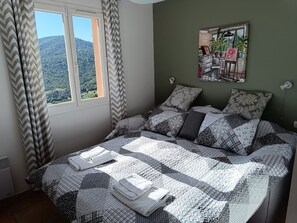 3 bedrooms, iron/ironing board, WiFi, bed sheets - Villa Thymfalaise - Enchanting sea-view villa with Pool ar Côte d'Azur (Roquebrune-sur-Argens)