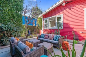 Terrace/patio - Chic Venice 1BR W/D, Patio + BBQ (Los Angeles)