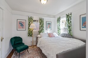 1 bedroom, iron/ironing board, free WiFi, bed sheets - Chic Venice 1BR W/D, Patio + BBQ (Los Angeles)