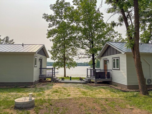 Charming 2-bedroom cottage on a lake.