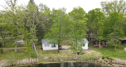Charming 2-bedroom cottage on a lake.