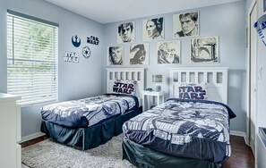 4 habitaciones, tabla de planchar con plancha, wifi y ropa de cama 