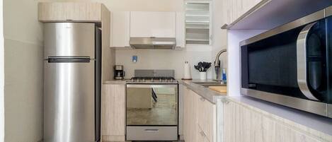 Fridge, microwave, oven, stovetop