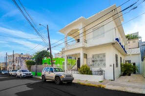 Exterior - Luz Collection No.2 – Casa Brisa | 3BR Retreat (San Juan)