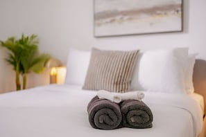 3 bedrooms, in-room safe, desk, iron/ironing board