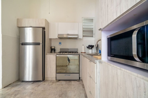 Fridge, microwave, oven, stovetop