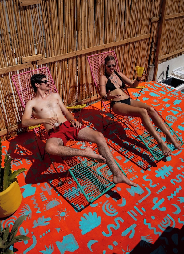 8 outdoor pools