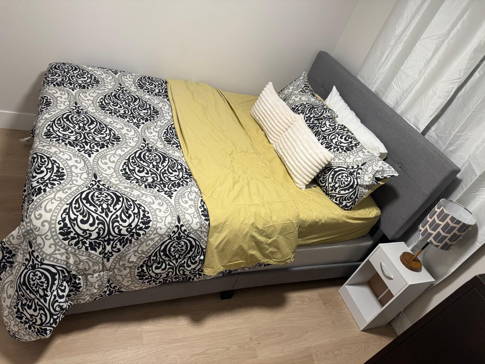 2 makuuhuonetta, silitysrauta/-lauta, ilmainen Wi-Fi, vuodevaatteet