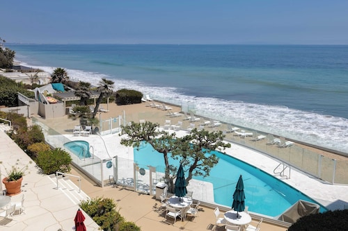 Oceanfront Gem w/ Balcony, Pool, Hot Tub & Carbon Beach Access Bluewater Haven by Avantstay