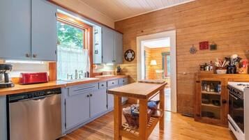 KylskÄp, mikrovÄgsugn, ugn och spishÀll