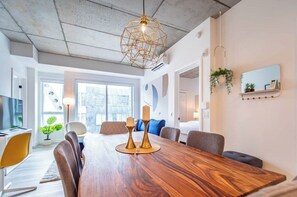 Dining - Le St-Laurent | Parking | Pool and BBQ | AC (Québec City)