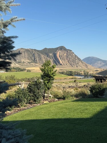 Newly Listed Madian Basin Escape ~ 5 Mins to Yellowstone National Park