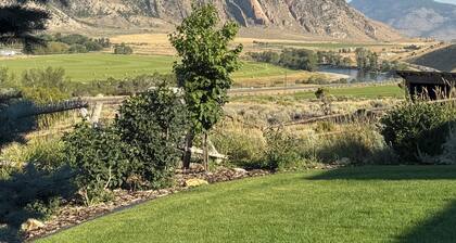 Newly Listed Madian Basin Escape ~ 5 Mins to Yellowstone National Park