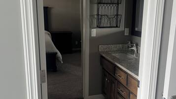 4 slaapkamers, een bureau, gratis wifi, beddengoed