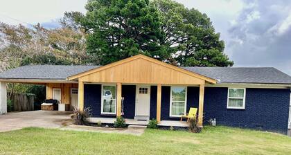 Remodeled Benton home-sleeps 7/Coffee bar/WI-FI & Netflix/easy access to freeway