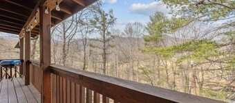 Sugar Creek Cabin - Cozy 3-bedroom cabin in the Mountains of Waynesville, NC