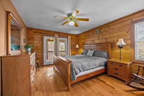 3 bedrooms, iron/ironing board, travel crib, free WiFi