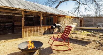 Private Studio/easy access to trendy East Austin