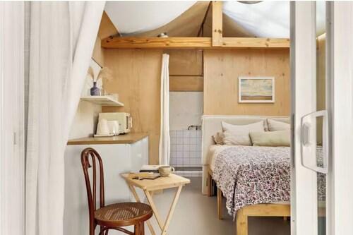 Private Studio/easy access to trendy East Austin