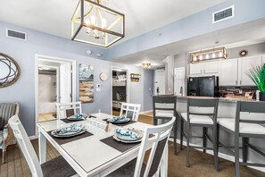 Condo, 1 King Bed with Sofa bed (Palms Resort #2307 JR 2BR) | Dining