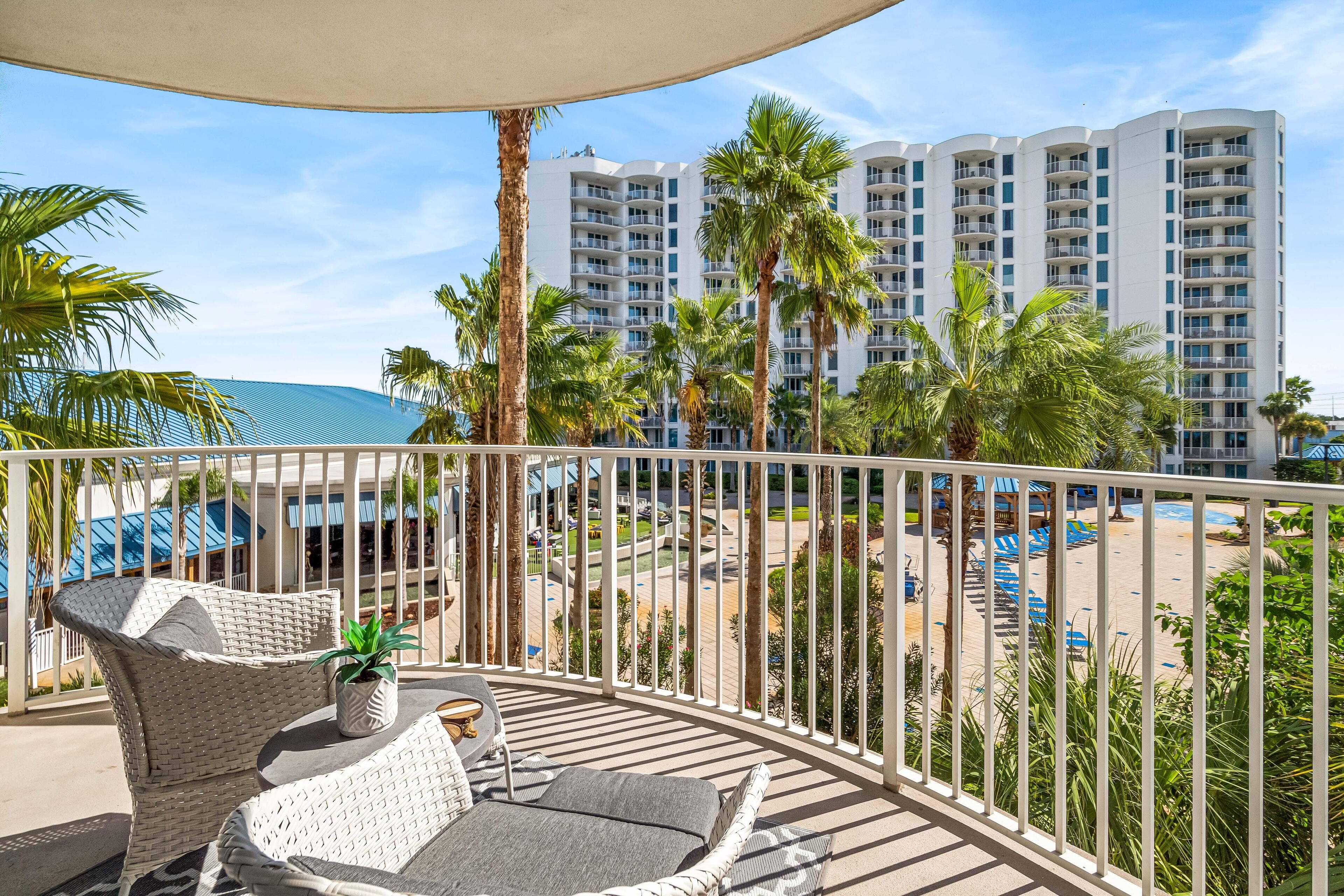 Apartamento, 1 cama de matrimonio grande con sofá cama (Palms Resort #2307 JR 2BR) | Jardines del alojamiento