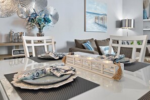 Condo, 1 King Bed with Sofa bed (Palms Resort #2307 JR 2BR) | Dining